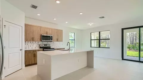 Kitchen - 6510 SE Park Trace Dr, Stuart, FL 34997 photo 1 of 10