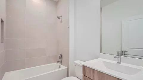 Bath - 6510 SE Park Trace Dr, Stuart, FL 34997 photo 3 of 11