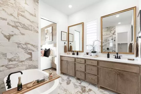 Bath - 325 Vale Run, Kyle, TX 78640 photo 4 of 5