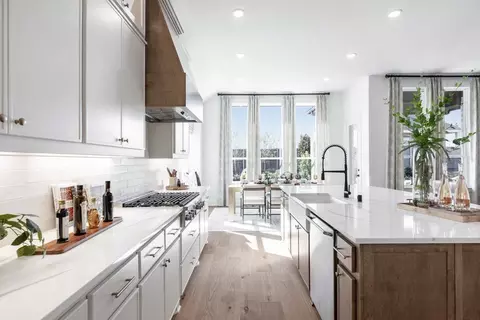 Kitchen - 325 Vale Run, Kyle, TX 78640 photo 6 of 10