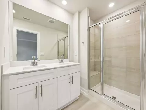 Bath - 1175 Rosetta Dr, Salisbury, NC 28144 photo 2 of 3