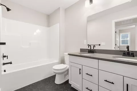 Bath - 6693 Castleton Dr, Grand Ledge, MI 48837 photo 3 of 3