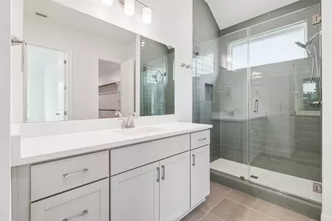 Bath - 122 Alvin Dr, Buda, TX 78610 photo 1 of 4