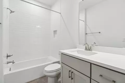 Bath - 122 Alvin Dr, Buda, TX 78610 photo 3 of 4
