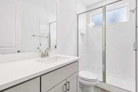 Bath - 122 Alvin Dr, Buda, TX 78610 photo 2 of 4