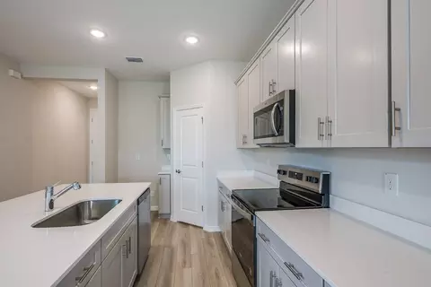 Kitchen - 6124 SW 96th Pl, Ocala, FL 34476 photo 3 of 6
