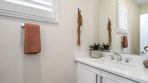 Bath - 2542 E Hyde Paseo, Ontario, CA 91762 photo 2 of 5