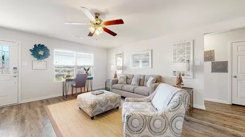 Living - 2917 S 10th St, Broken Arrow, OK 74012 photo 3 of 4