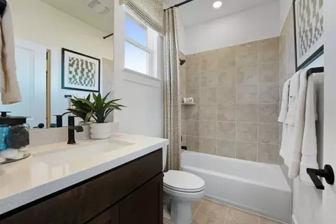 Bath - 4909 Olimpico Way, Leander, TX 78641 photo 3 of 4