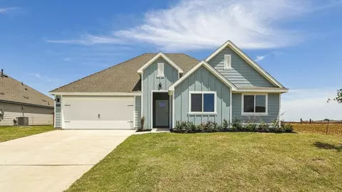 2431 Poinsettia Dr, Pilot Point, TX 76258