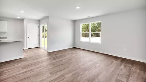 Living - 405 Crocus Ct, Richlands, NC 28547 photo 2 of 5