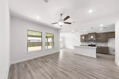 Living - 601 Trinity St, Van Alstyne, TX 75495 photo 1 of 4