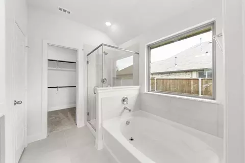 Bath - 601 Trinity St, Van Alstyne, TX 75495 photo 2 of 5