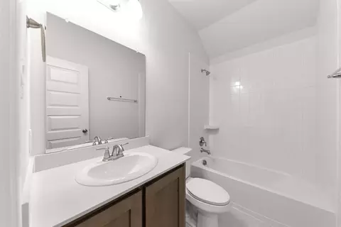 Bath - 601 Trinity St, Van Alstyne, TX 75495 photo 1 of 5