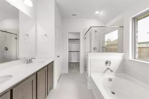 Bath - 601 Trinity St, Van Alstyne, TX 75495 photo 4 of 5