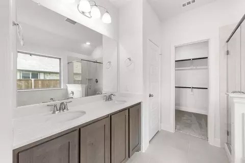 Bath - 601 Trinity St, Van Alstyne, TX 75495 photo 3 of 5