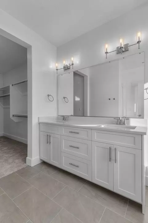 Bath - 600 S 250 E, Hyde Park, UT 84318 photo 3 of 4