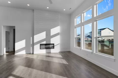 Living - 600 S 250 E, Hyde Park, UT 84318 photo 2 of 3