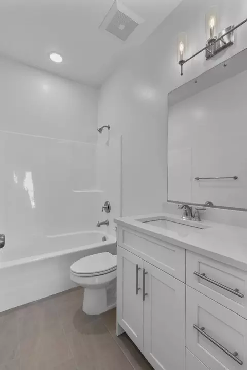 Bath - 600 S 250 E, Hyde Park, UT 84318 photo 1 of 4