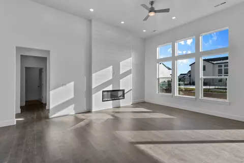 Living - 600 S 250 E, Hyde Park, UT 84318 photo 1 of 3