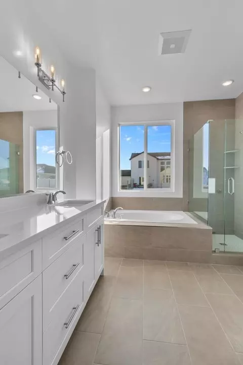 Bath - 600 S 250 E, Hyde Park, UT 84318 photo 4 of 4