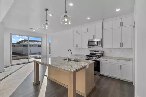 Kitchen - 600 S 250 E, Hyde Park, UT 84318 photo 2 of 3