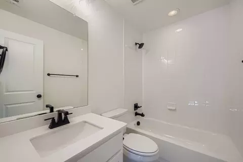Bath - 2101 Baxter Rd, Celina, TX 75009 photo 4 of 9