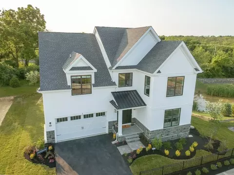 1006 Stonegate Dr, Mcdonald, PA 15057