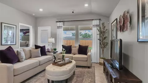 Living - 1002 Crossvine Dr, Killeen, TX 76543 photo 1 of 1