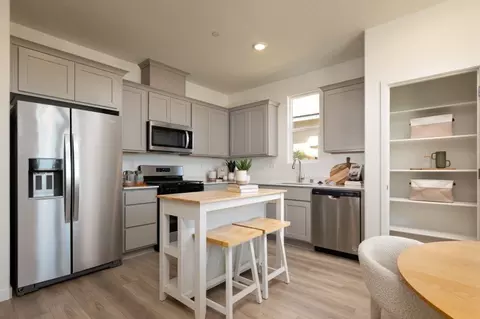 Kitchen - 588 Burnett Ave, Chowchilla, CA 93610 photo 4 of 5