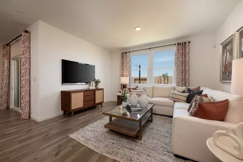 Living - 588 Burnett Ave, Chowchilla, CA 93610 photo 1 of 2