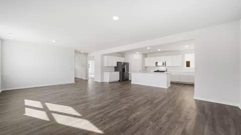 Living - 5215 Corolla Dr, Suffolk, VA 23435 photo 2 of 5