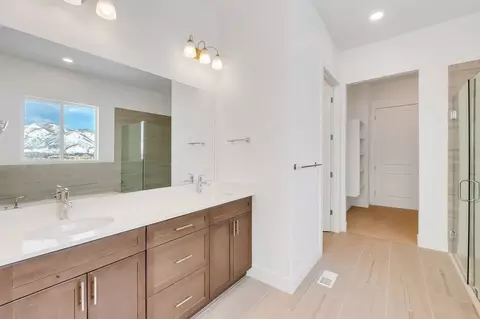 Bath - 526 N Legend Way, Mapleton, UT 84664 photo 2 of 5