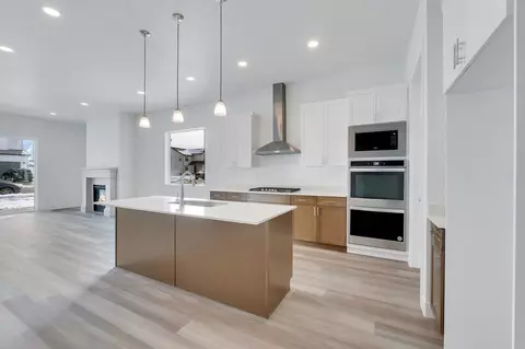 Kitchen - 526 N Legend Way, Mapleton, UT 84664 photo 3 of 6
