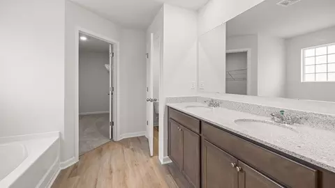 Bath - 23 Hampton Ter, Dallas, GA 30157 photo 2 of 8