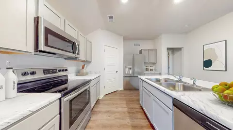 Kitchen - 102 Southfork Dr, Beebe, AR 72012 photo 2 of 5