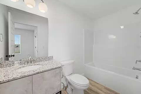 Bath - 531 Solar St, Centerton, AR 72713 photo 3 of 6