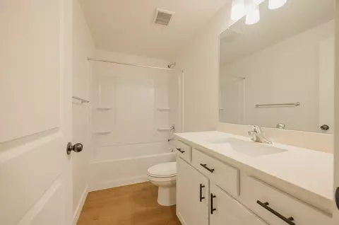 Bath - 3581 N Oak Blvd #330, Eagle Mountain, UT 84005 photo 2 of 7