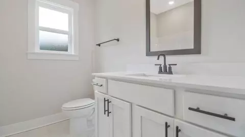 Bath - 3074 Daybreak Ln, Pace, FL 32571 photo 4 of 10