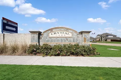 570 Crystal Lake Ln, Red Oak, TX 75154