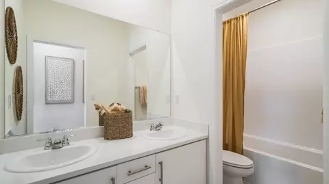 Bath - 309 Deer Lake Way, Perris, CA 92570 photo 2 of 3