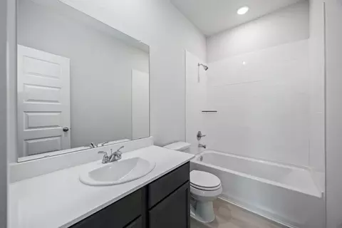 Bath - 11238 Katzer Pl, Converse, TX 78109 photo 2 of 5