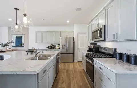 Kitchen - 2049 Palmer Ct, Hoffman Estates, IL 60169 photo 7 of 7