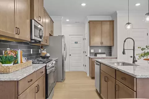 Kitchen - 8204 Harbour Chase Lp, Ooltewah, TN 37363 photo 4 of 13