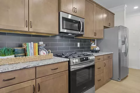 Kitchen - 8204 Harbour Chase Lp, Ooltewah, TN 37363 photo 5 of 13