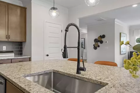 Kitchen - 8204 Harbour Chase Lp, Ooltewah, TN 37363 photo 6 of 13