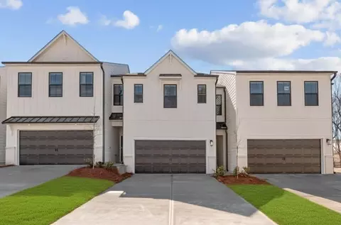 7501 Clover Ln, Flowery Branch, GA 30542