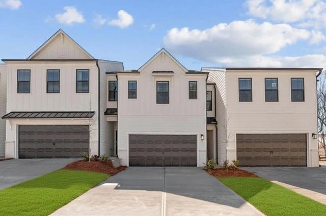 7501 Clover Ln, Flowery Branch, GA 30542