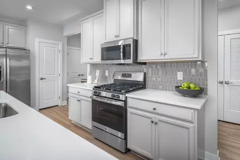 Kitchen - 3965 Annie Kess Dr UNIT A, Pasadena, MD 21122 photo 5 of 8