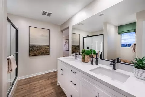 Bath - 19097 Laurelhurst Ave, Riverside, CA 92508 photo 2 of 2